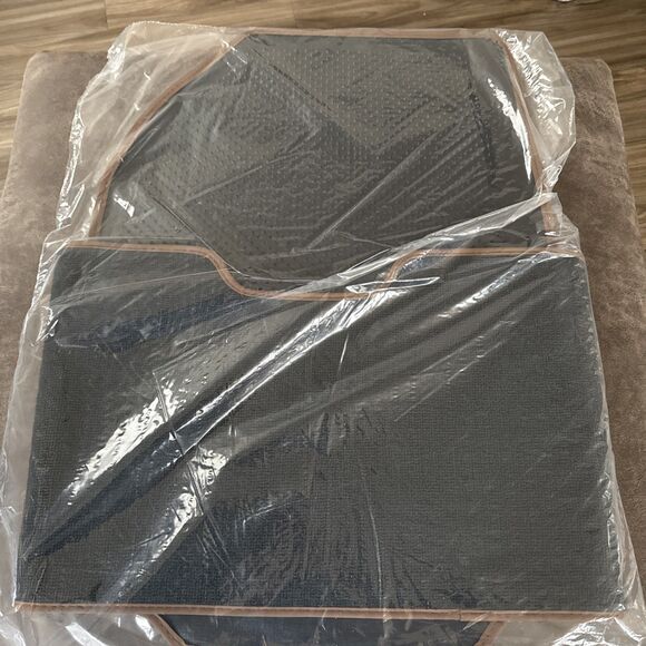 GMC AT4 Floor Mats Black With Brown Trim New In Bag Front And Back - Picture 3 of 3